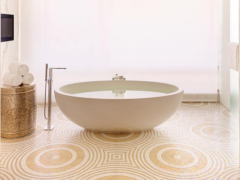Imperia large luxury bath